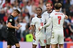 Để có Kane và Grealish, Man City sẵn sàng hy sinh Sterling