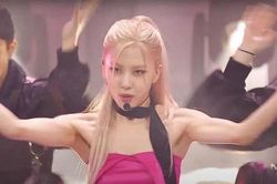 CLIP: BLACKPINK gây 'choáng' với những khoảnh khắc cơ bắp nổi cuồn cuộn