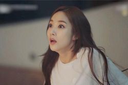Sáng chủ nhật ngủ nướng thì bị tiếng chuông cửa inh ỏi phá đám, tôi hậm hực dậy để rồi suýt ngất khi biết có khách tới mua nhà