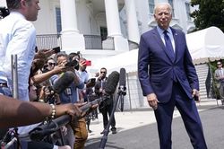 Ông Biden: Mạng xã hội 'đang giết người' vì cho đăng tin sai về vaccine Covid-19