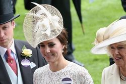 William - Kate vui vẻ chúc mừng sinh nhật bà Camilla, chứng minh không có chuyện bất hòa