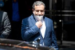 Iran tố Anh, Mỹ gây sức ép về đàm phán trao đổi tù nhân