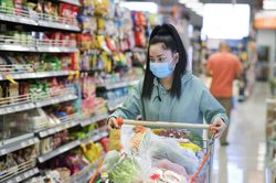 Hai bộ trưởng cam kết không để 19 tỉnh phía Nam thiếu hàng hóa