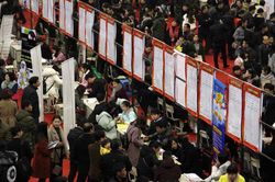 Trung Quốc nỗ lực giảm gánh nặng về hộ khẩu, thu hút nhân tài về địa phương