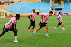 Tranh cãi chuyện V.League lùi đến năm 2022: Ai cứu 400 cầu thủ?
