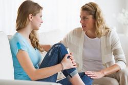 Bà nội 'tăng xông' với cháu gái tuổi teen