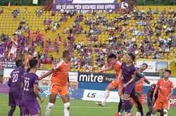 Các CLB lao đao nếu V-League ngừng 6 tháng