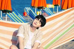 Suga BTS để trống ngón đeo nhẫn vì lý do siêu ngọt ngào
