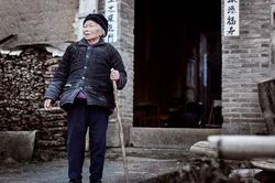 Tuổi già hiu quạnh - hệ quả từ chính sách 1 con suốt 35 năm của Trung Quốc