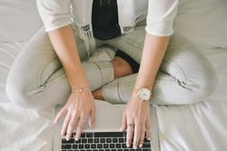 Trắc nghiệm vui: Cách bạn ngồi bệt trên mặt đất tiết lộ gì về tính cách của bạn?