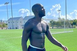 Cơ bụng 6 múi của Lukaku