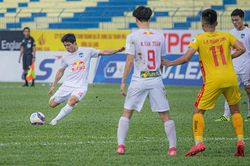 CLB phản đối, VPF xin ý kiến hoãn V-League