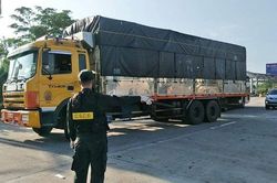 Cấp thẻ nhận diện phương tiện hoạt động trên 'luồng xanh' giảm ùn tắc tại 22 chốt kiểm dịch