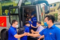 Tình nguyện viên Học viện Y dược lên đường 'chia lửa' với TPHCM