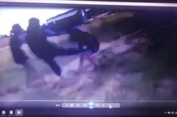 Điều tra clip nữ sinh bị nhóm bạn lột áo, đánh hội đồng dã man