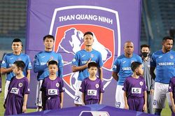 CĐV ngán ngẩm vì cầu thủ Than Quảng Ninh bị nợ lương