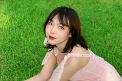 Chu Tiểu Han: Nữ sinh Báo chí nổi tiếng nhờ câu chuyện couple siêu đáng yêu