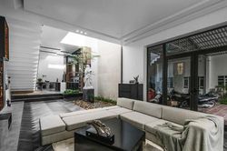 Ngôi nhà lấy giếng trời làm 'trái tim'
