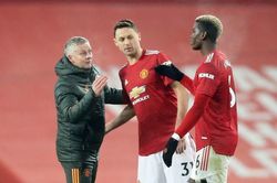 Pogba dở chứng với MU, Real Madrid đắc ý