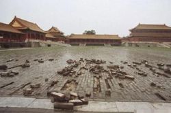 Nền gạch Tử Cấm Thành rạn nứt, lộ ra bí mật khiến thế nhân kinh ngạc, các chuyên gia: Trái tim của bậc đế vương thực sự tàn độc!