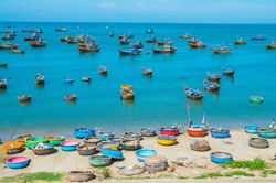 Có một làng chài đẹp mê ly với những chiếc thuyền thúng đầy màu sắc ở Bình Thuận