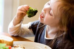 Giải pháp giúp bé hết lo táo bón