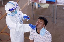 Lào tăng cường điều trị tại các tỉnh có nhiều ca nhiễm nhập cảnh