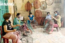 Thoát nghèo nhờ CLB giải quyết việc làm