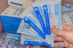 Kit test nhanh COVID-19 'chào hàng' khắp nơi, Bộ Y tế khuyến cáo gì?
