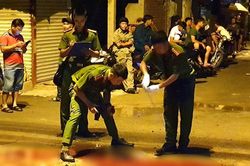 Người đàn ông tử vong ở công viên, hiện trường đầy mùi xăng