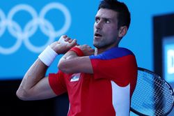 Djokovic thắng nhanh trận ra quân Olympic Tokyo
