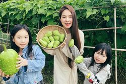 Những sao nhí chăm làm việc nhà mùa dịch