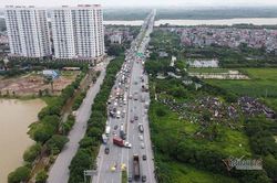 Hàng nghìn xe nối đuôi quay đầu, cầu Phù Đổng tắc dài nhiều km