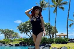'Bà mẹ 3 con' Trizzie Phương Trinh tuổi 55 vẫn vô cùng gợi cảm