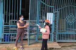Đắk Nông: Phát phiếu đi chợ cho từng hộ gia đình, 2 ngày được đi một lần