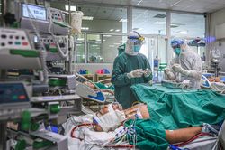 Việt Nam ứng dụng y dược cổ truyền điều trị Covid-19 thế nào?