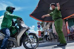 Shipper tại TP.HCM chỉ được chở mặt hàng thiết yếu