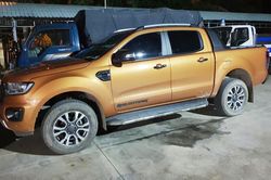 Tạm giữ xe bán tải vượt chốt kiểm soát Covid-19