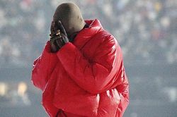 Kanye West ra album mới, Kim Kardashian lặng lẽ đến ủng hộ
