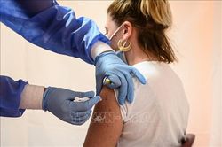 Tổng thống Pháp kêu gọi người dân tích cực tiêm vaccine ngừa COVID-19