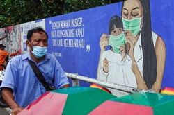 Indonesia: Đã định nới hạn chế nhưng phải hoãn vì dịch xấu nguy hiểm