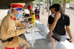 Ở Gò Vấp qua Phú Nhuận tìm trụ ATM, nam thanh niên bị phạt 2 triệu