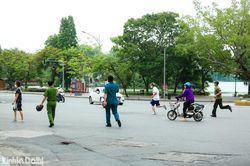 Xử phạt 2 triệu đồng đối với trường hợp tập thể dục gặp lực lượng chức năng bỏ chạy tại quận Hoàn Kiếm