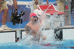 Kình ngư xin lỗi vì chửi thề khi giành HCV Olympic