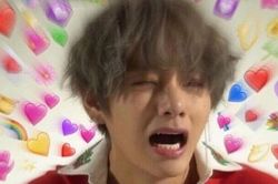V khốn đốn để nhét hết BTS vào trong quần