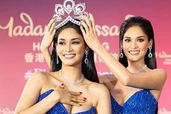 Hoa hậu Hoàn vũ Pia Wurtzbach bị nữ MC 'sàm sỡ' vòng 1 ngay trên truyền hình