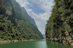 Khâu Vai bên dòng Nho Quế