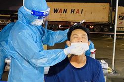 Tiếp tục phân bổ test nhanh xét nghiệm cho người vận chuyển hàng hóa