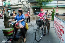 Hà Nội: Áp dụng hình thức đi chợ tem phiếu theo ngày chẵn lẻ tại chợ Nhật Tân