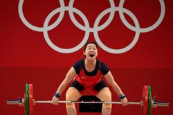 Hoàng Thị Duyên kết thúc với tổng cử 208kg